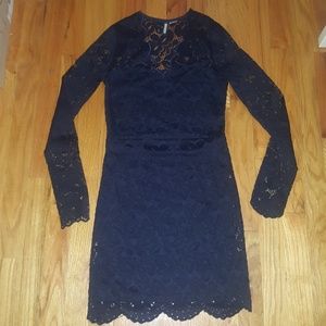 Lace v-neck bodycon dress